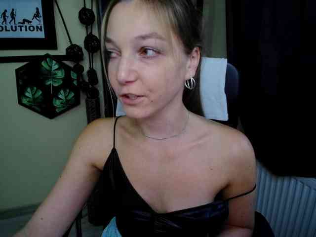 Model: EmillyExtasy