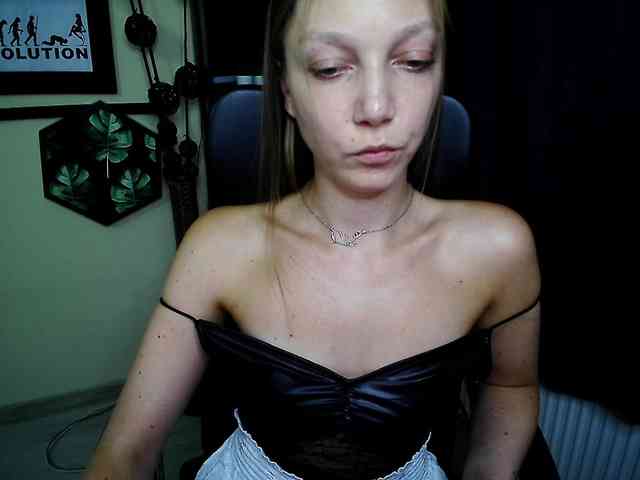Model: EmillyExtasy