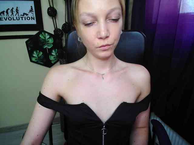 Model: EmillyExtasy
