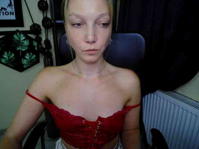 Model: EmillyExtasy
