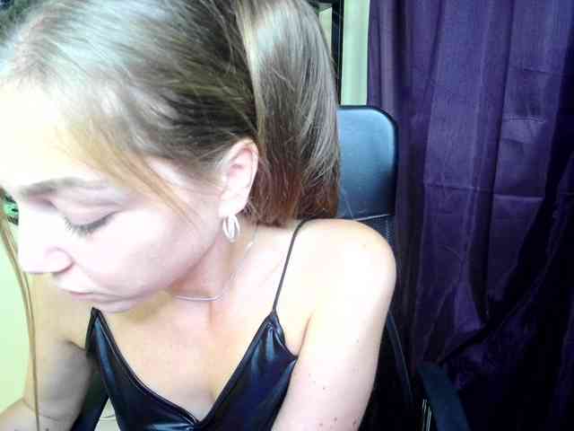 Model: EmillyExtasy