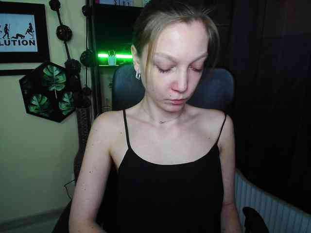 Model: EmillyExtasy