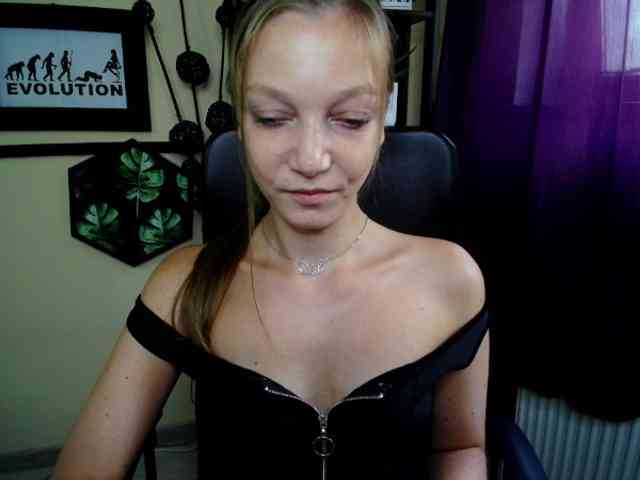 Model: EmillyExtasy