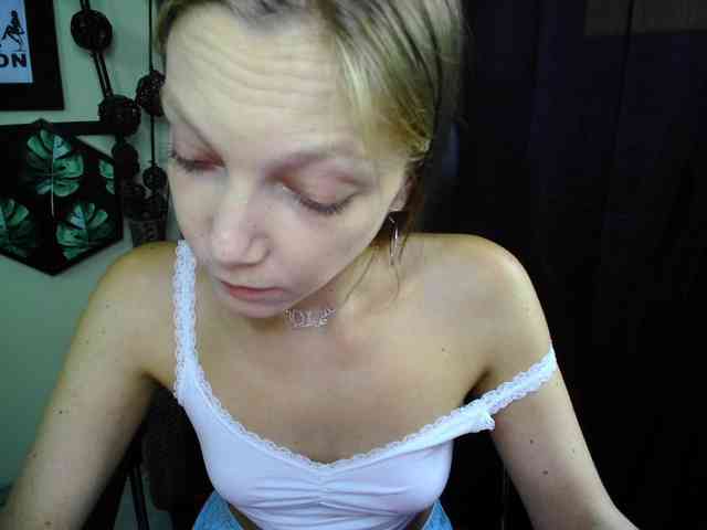 EmillyExtasy webcam