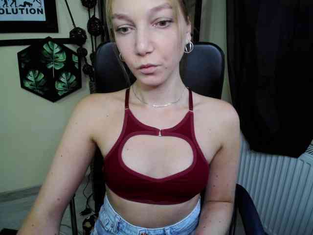 Model: EmillyExtasy