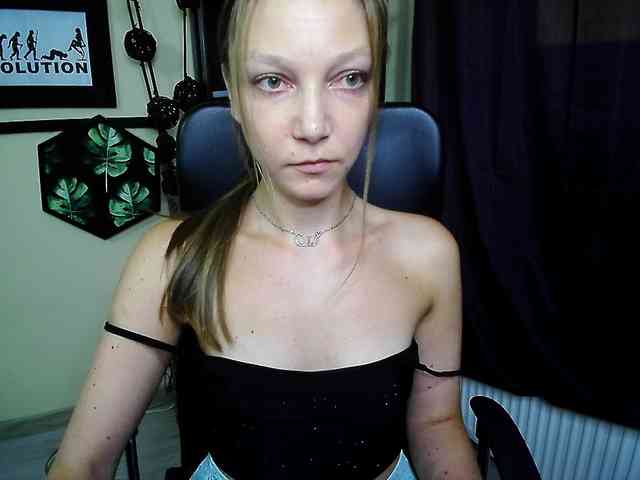 Model: EmillyExtasy