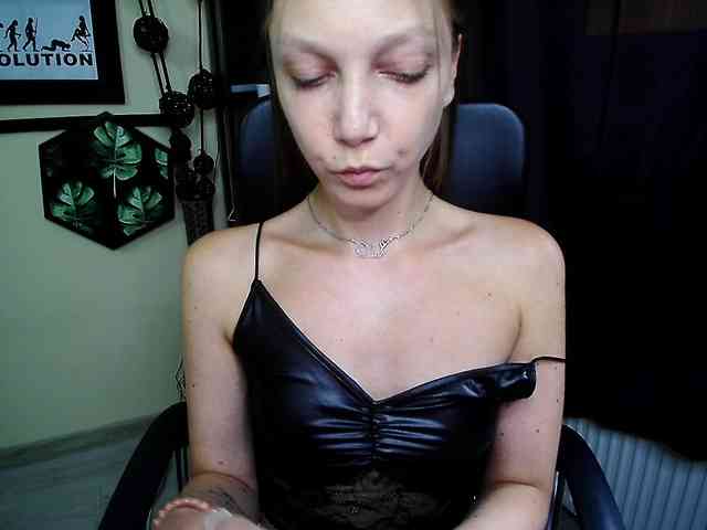 Model: EmillyExtasy