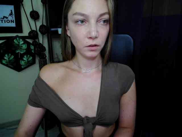 Model: EmillyExtasy