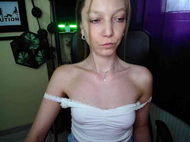 Model: EmillyExtasy
