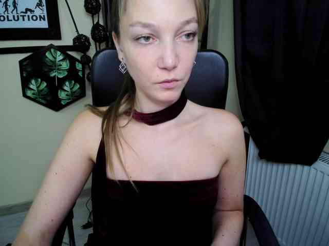 Model: EmillyExtasy