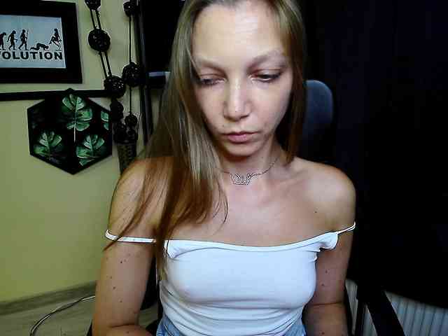 Model: EmillyExtasy