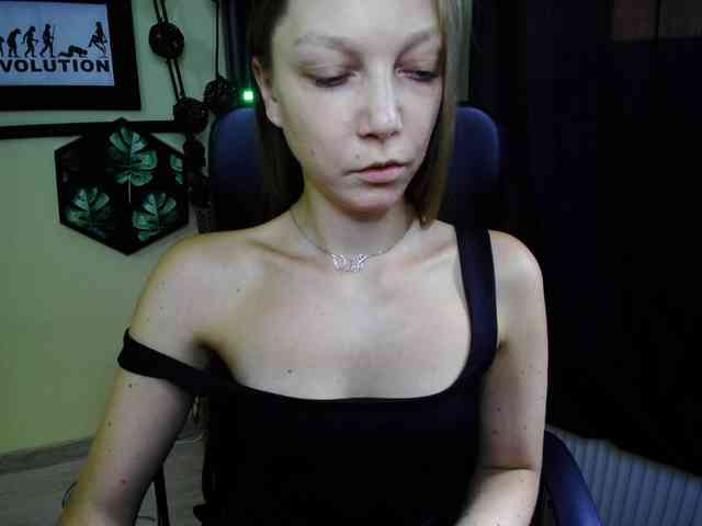 Model: EmillyExtasy