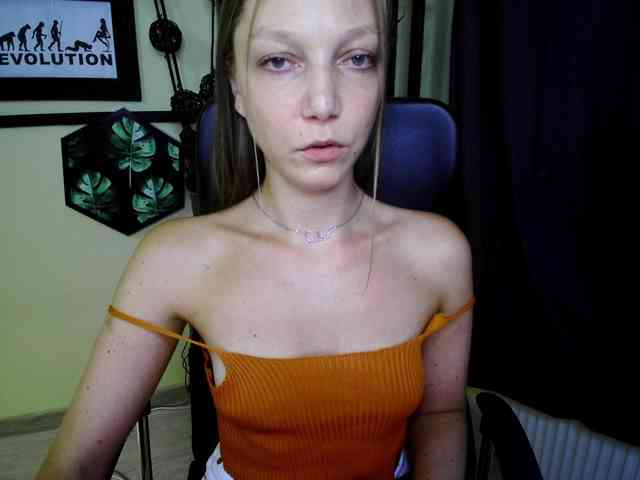 Model: EmillyExtasy