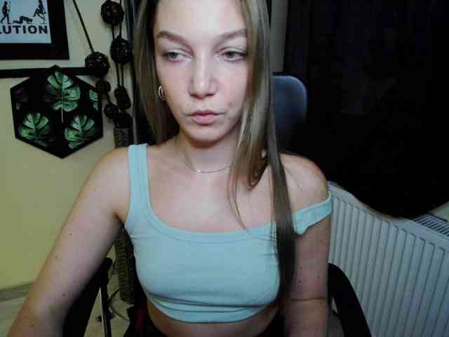 Model: EmillyExtasy