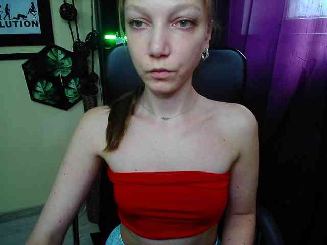 Model: EmillyExtasy