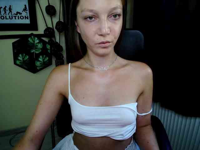 Model: EmillyExtasy
