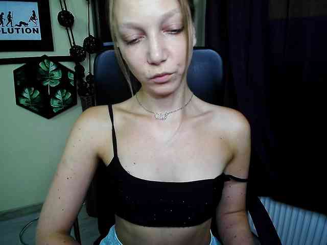 Model: EmillyExtasy