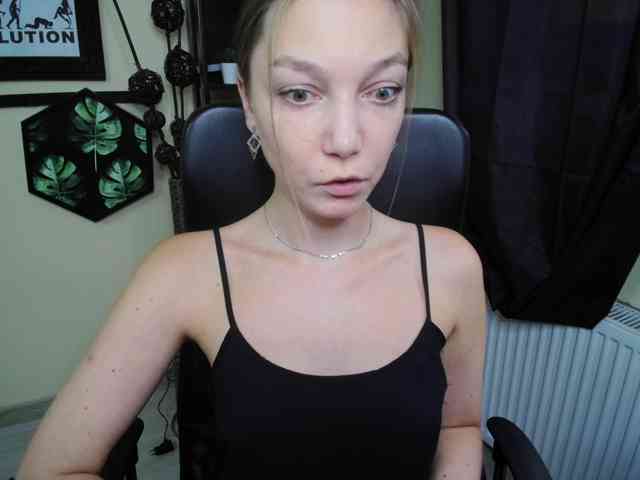 Model: EmillyExtasy