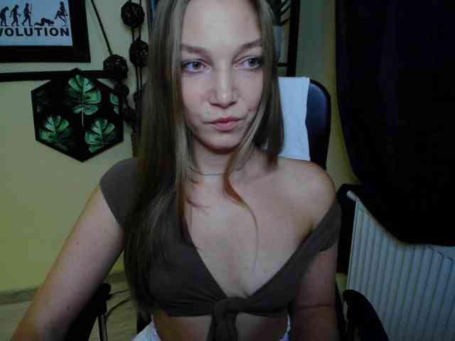 Model: EmillyExtasy