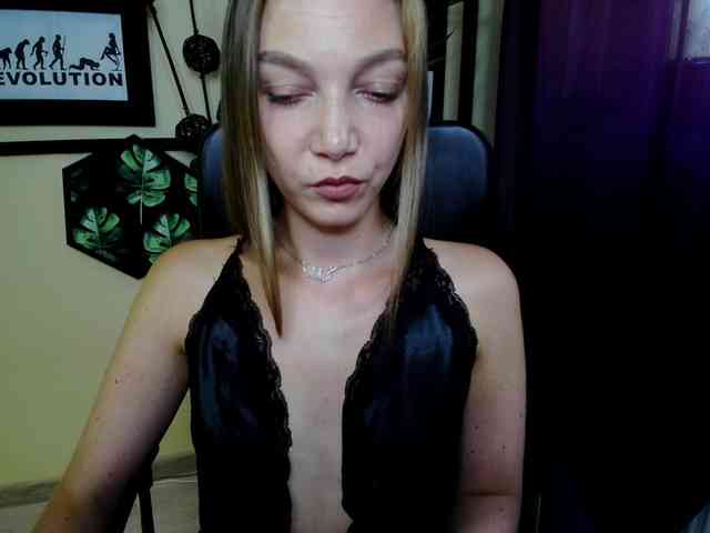 Model: EmillyExtasy