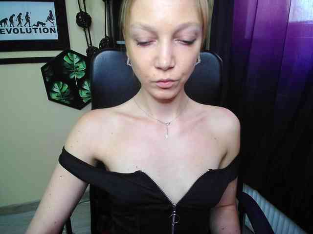 Model: EmillyExtasy