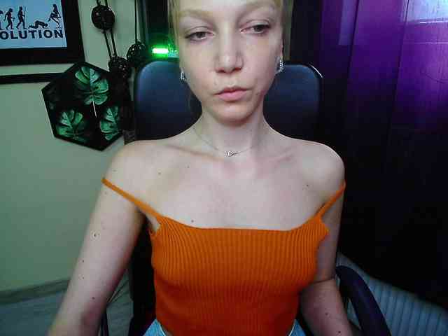 Model: EmillyExtasy
