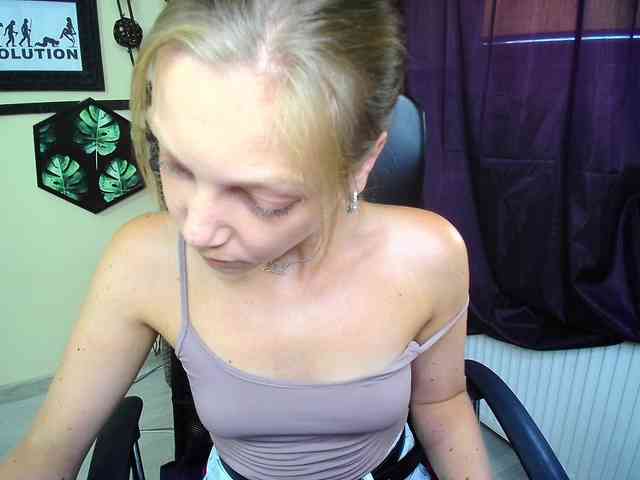 EmillyExtasy webcam