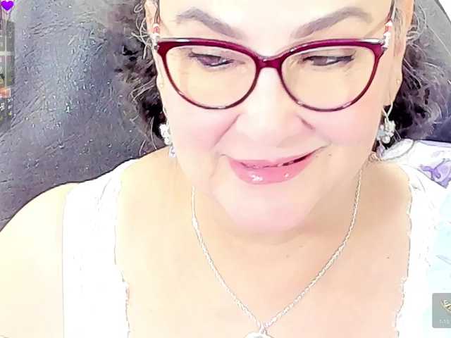 le modèle cataleya-mom est en webcam porno dans un show sur le site bongacams, il possède les tags suivants: Latino/Hispanic,Brunette,Hairy
