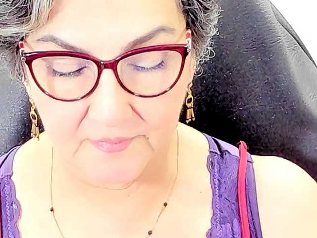 cataleya-mom live cam on BongaCams