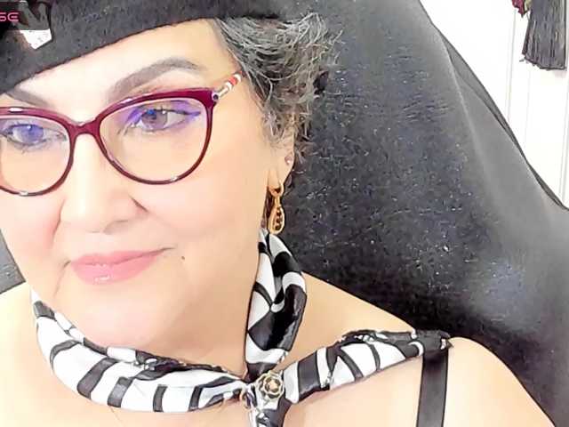 cataleya-mom live cam on BongaCams