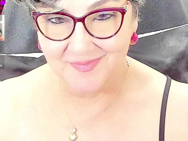 cataleya-mom live cam on BongaCams