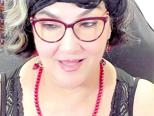 cataleya-mom live cam on BongaCams