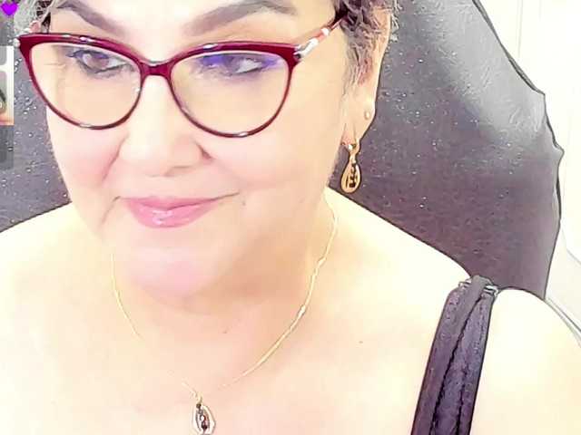 cataleya-mom live cam on BongaCams