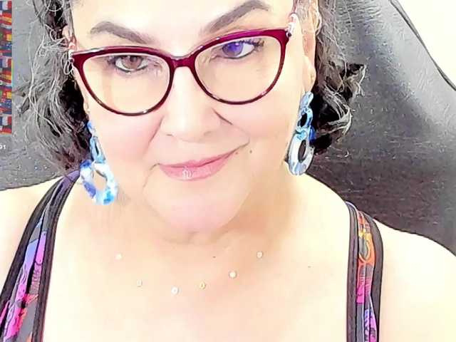 cataleya-mom live cam on BongaCams