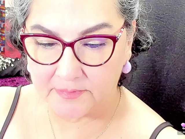 cataleya-mom live cam on BongaCams