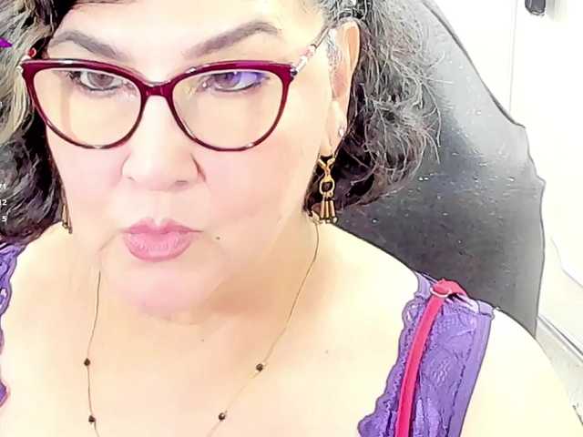 cataleya-mom live cam on BongaCams