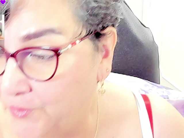 cataleya-mom live cam on BongaCams