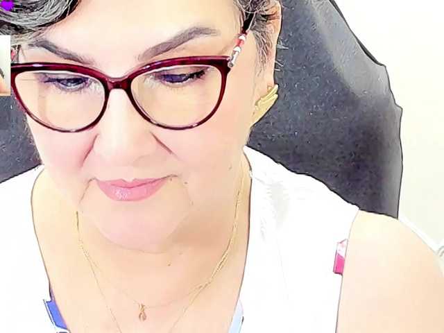 cataleya-mom live cam on BongaCams