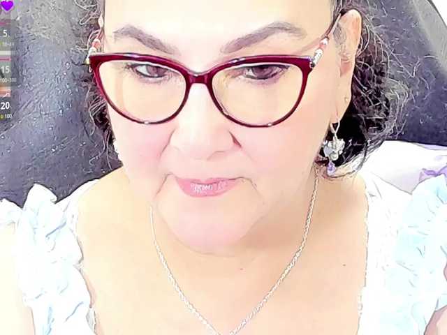 cataleya-mom live cam on BongaCams