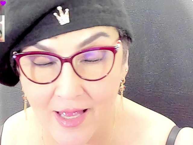 cataleya-mom live cam on BongaCams