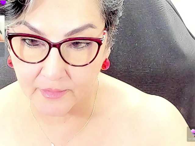 cataleya-mom live cam on BongaCams