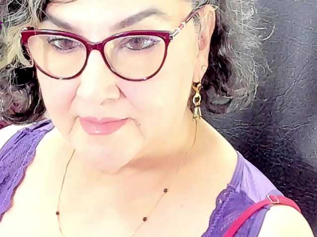 cataleya-mom live cam on BongaCams
