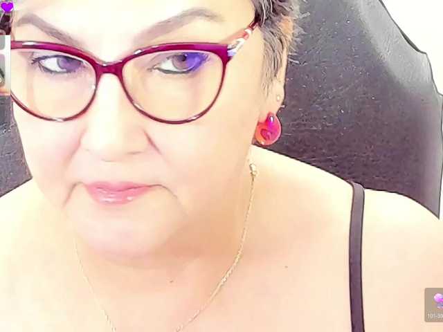 cataleya-mom live cam on BongaCams