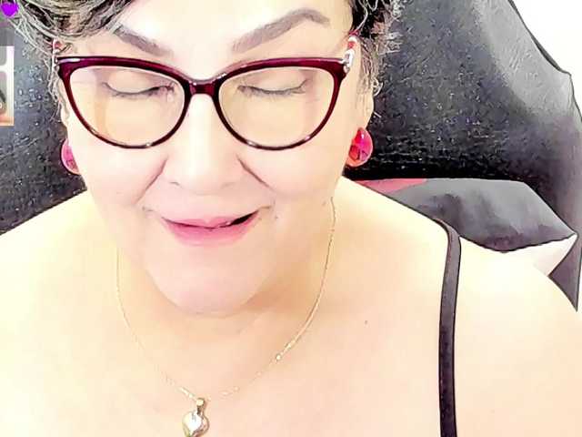 cataleya-mom live cam on BongaCams