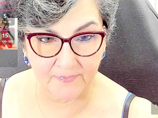 cataleya-mom live cam on BongaCams