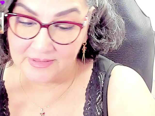 cataleya-mom live cam on BongaCams