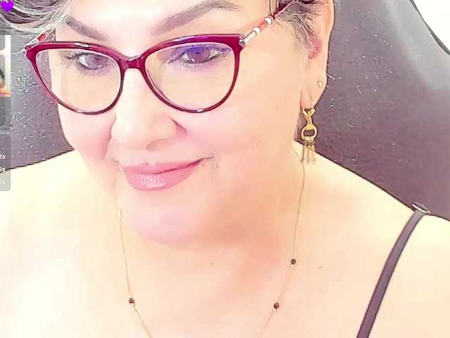 cataleya-mom live cam on BongaCams
