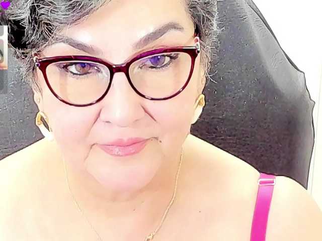 cataleya-mom live cam on BongaCams