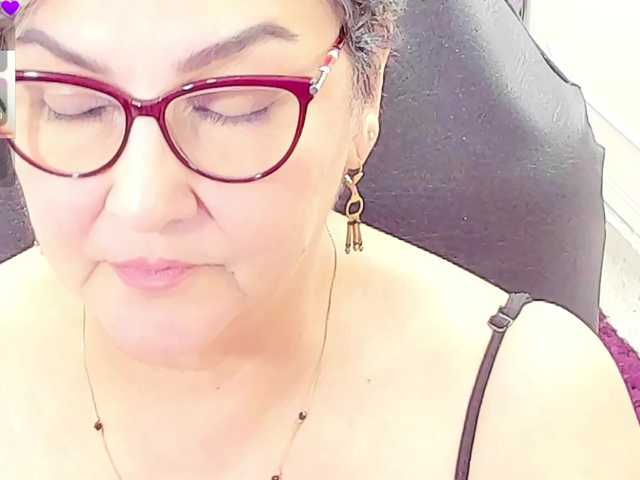 cataleya-mom live cam on BongaCams