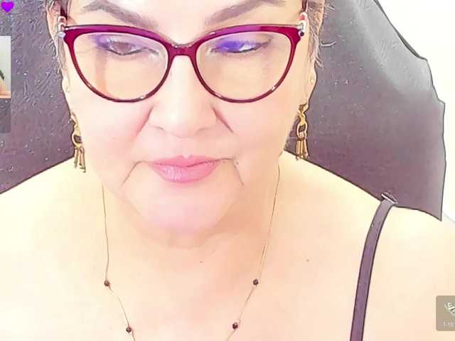 cataleya-mom live cam on BongaCams